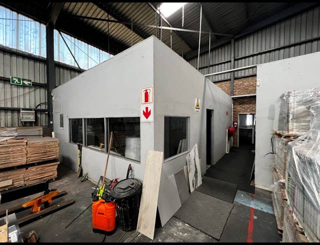 1,273M² WAREHOUSE FOR SALE IN AIRPORT INDUSTRIA
